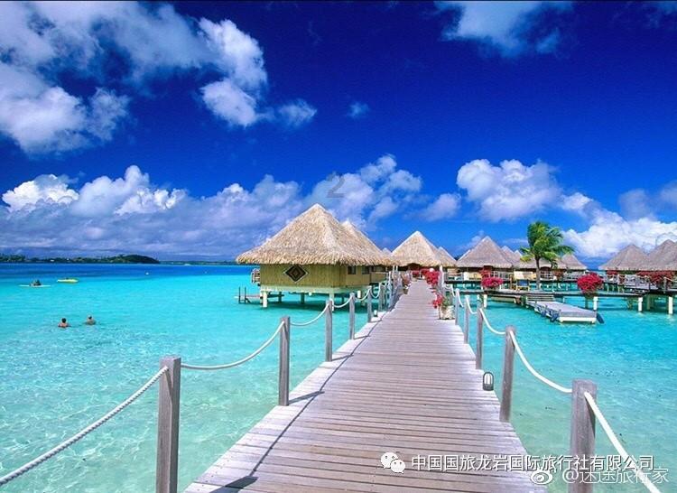 沙发靠电暖炉太近被引燃导致大火，三名儿童被困屋内情况危急，消防员冲进火场紧张救援