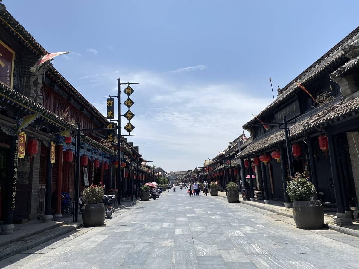 西华县:孩童坠落冰水 危急时刻古稀老人果断跳水营救